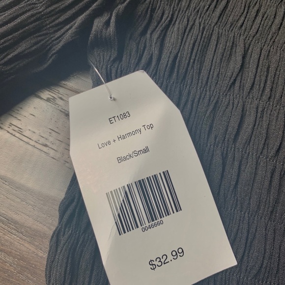 (NWT) Off Shoulder Bell Sleeve Blouse 🖤 - Picture 4 of 4